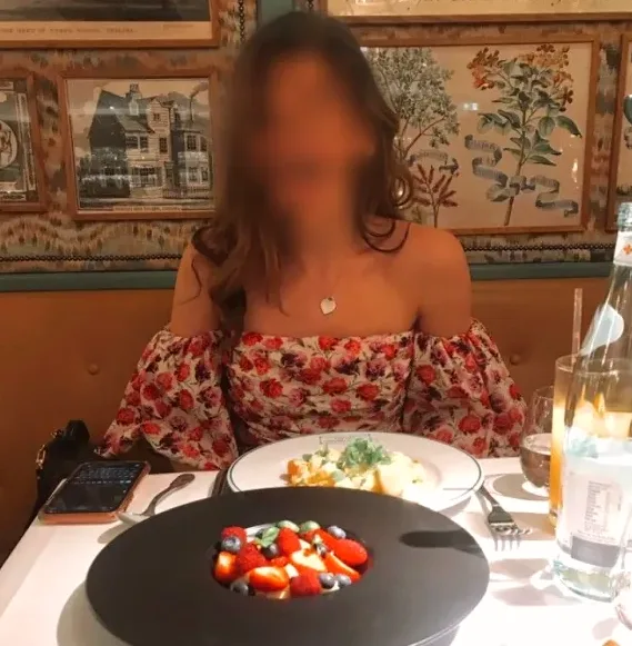 Ayse, 20