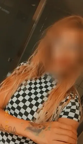 Büsra, 33