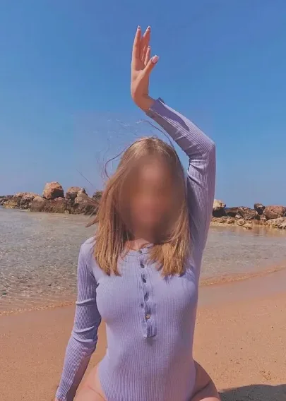 Larissa, 27